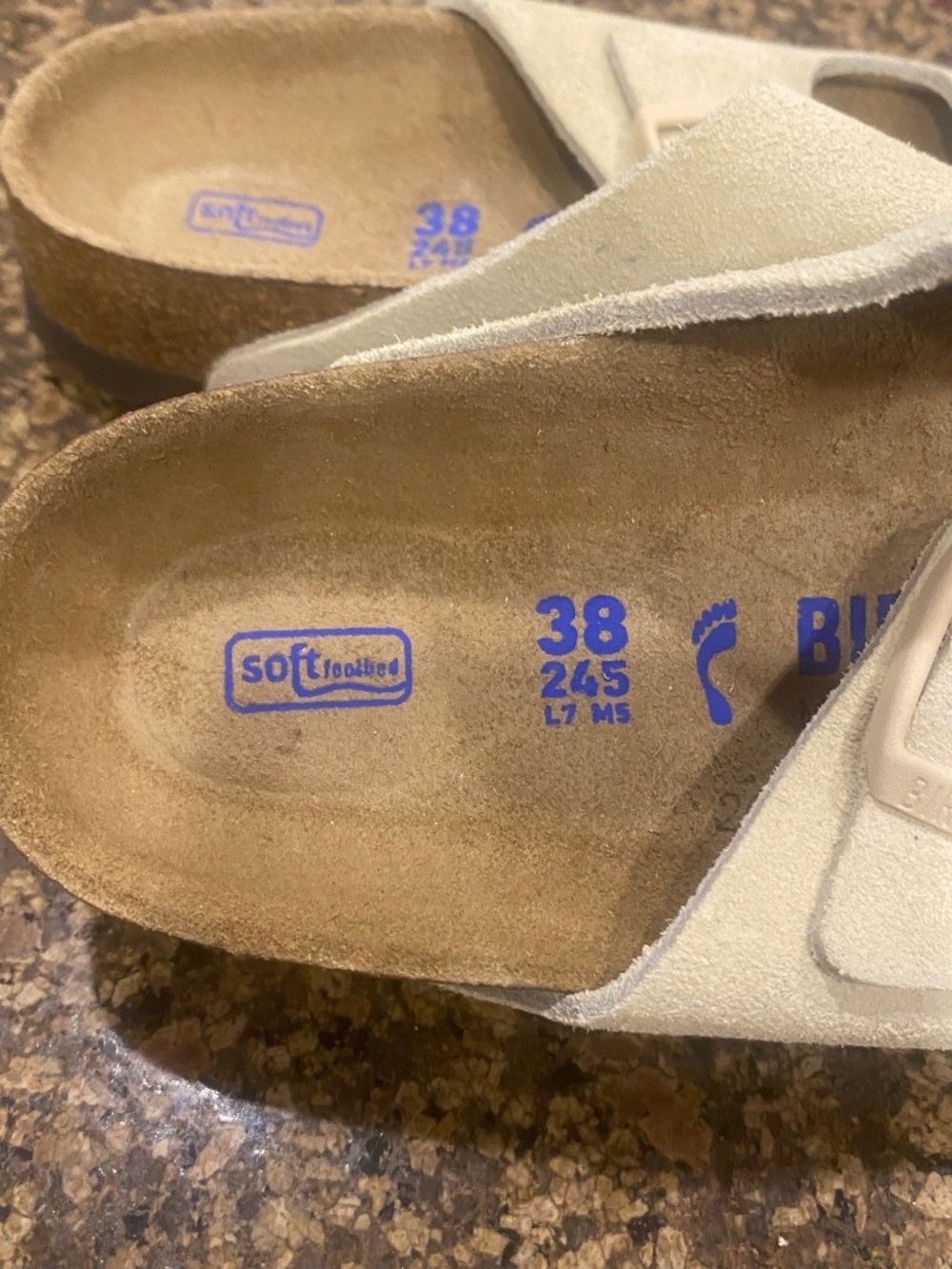 Birkenstock Arizona EU38/US7 Narrow Fit Soft Footbed Sand Suede Dandals - Picture 8 of 8